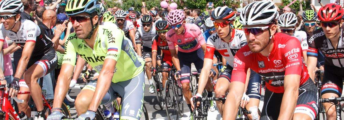 Nas montanhas italianas com os melhores ciclistas do mundo