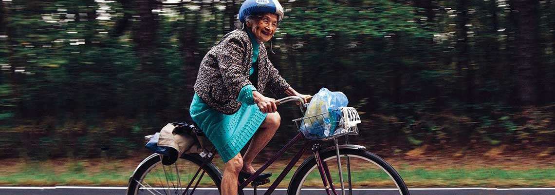 Lan Yin Tsai, a ciclista de 92 anos que é um ícone na luta contra a esclerose