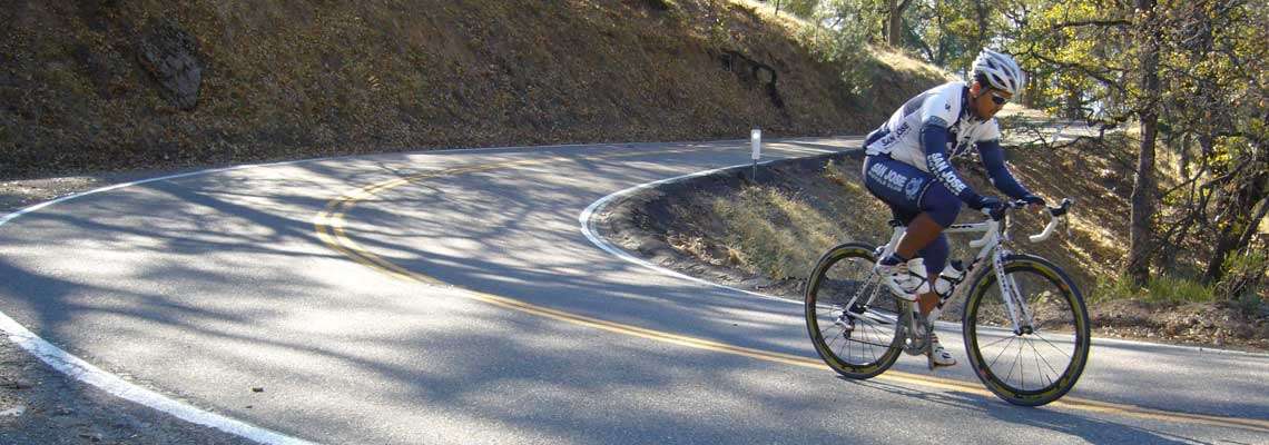 Você sabe quando pode pedalar em estradas e rodovias?